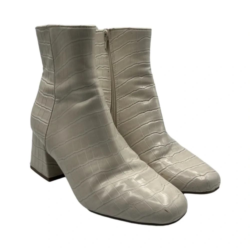 Steve‎ Madden Sz 6 1/2 Darma Beige White White Croc Embossed Booties Block Heel